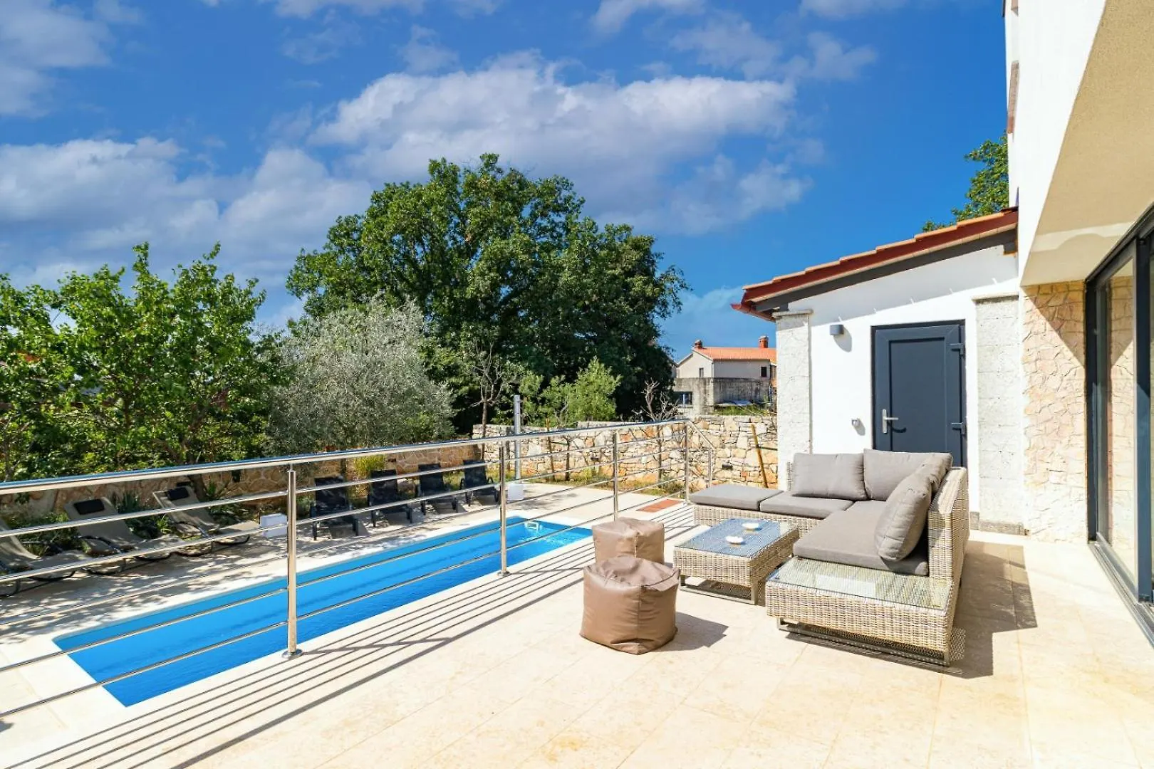 Villa Lelaina Near Pula With Private Pool And 3 Km From The Beach Segotici