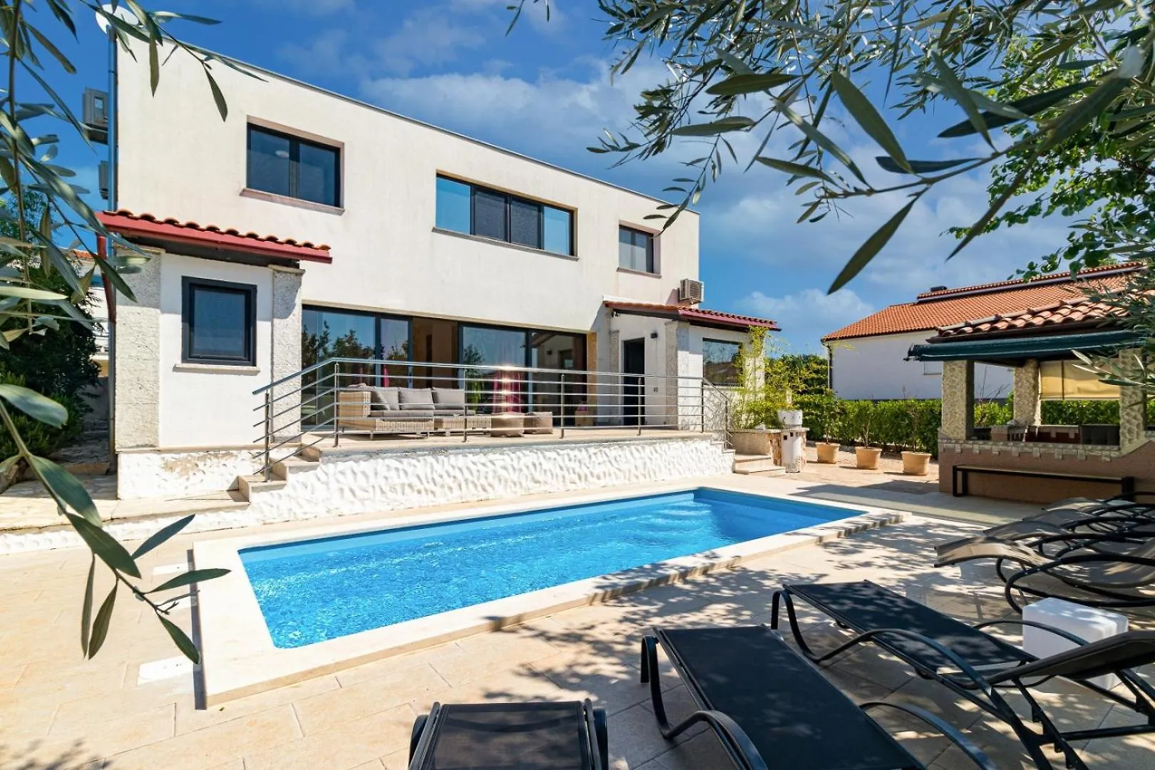 Villa Lelaina Near Pula With Private Pool And 3 Km From The Beach Segotici