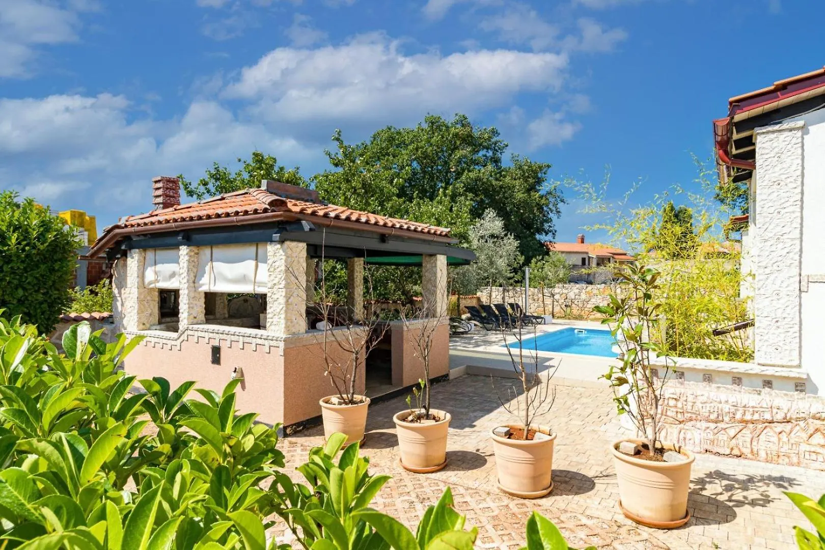 Villa Lelaina Near Pula With Private Pool And 3 Km From The Beach Segotici Croatia