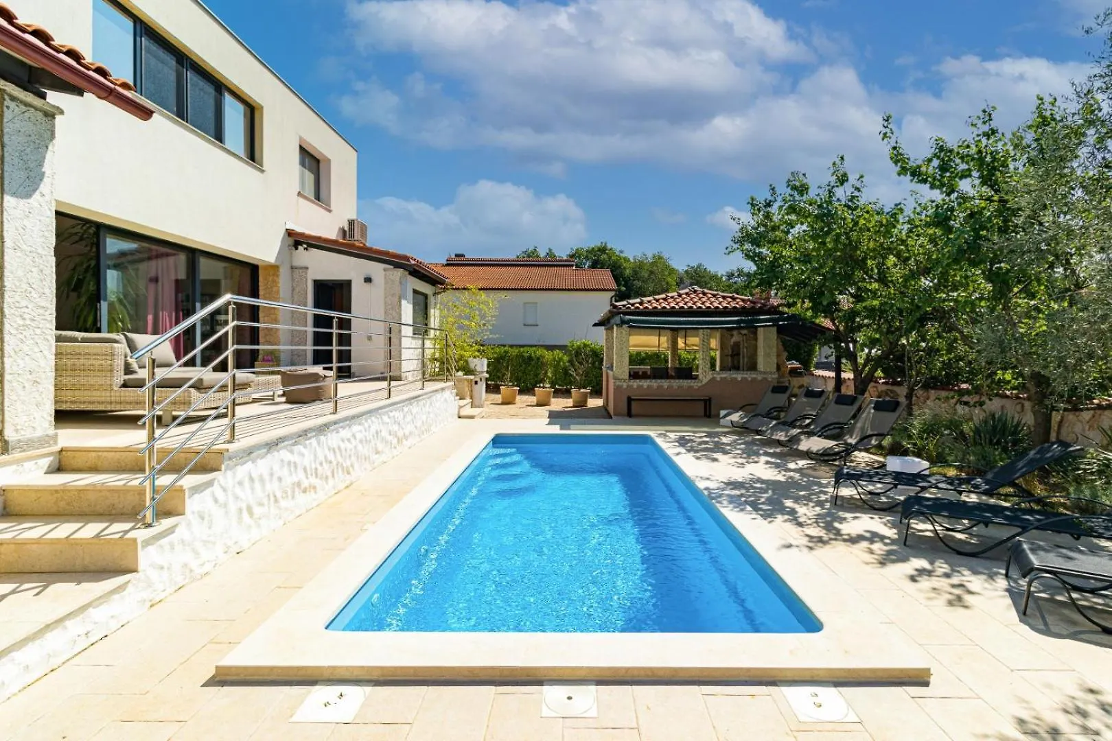Villa Lelaina Near Pula With Private Pool And 3 Km From The Beach Segotici