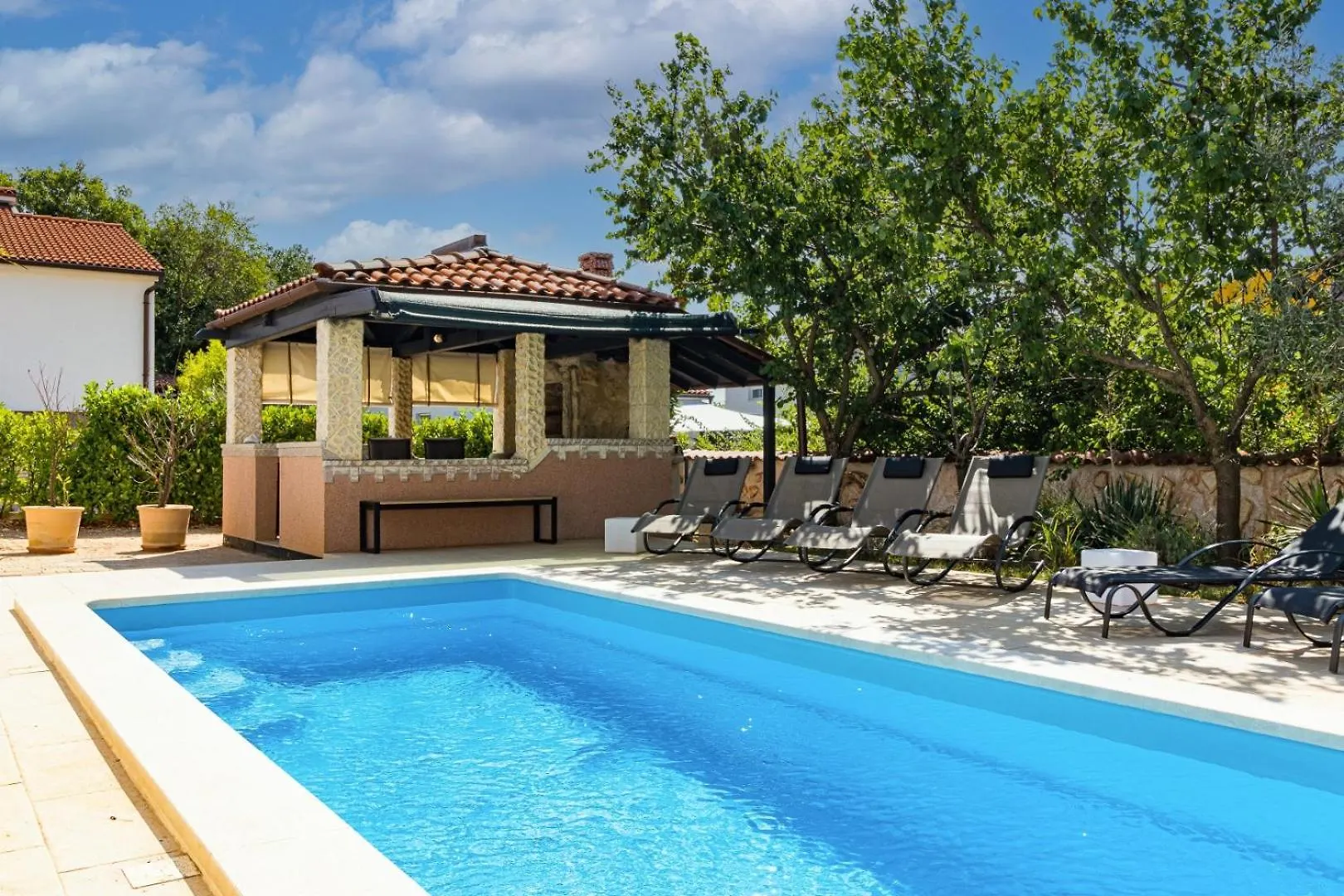 Villa Lelaina Near Pula With Private Pool And 3 Km From The Beach Segotici
