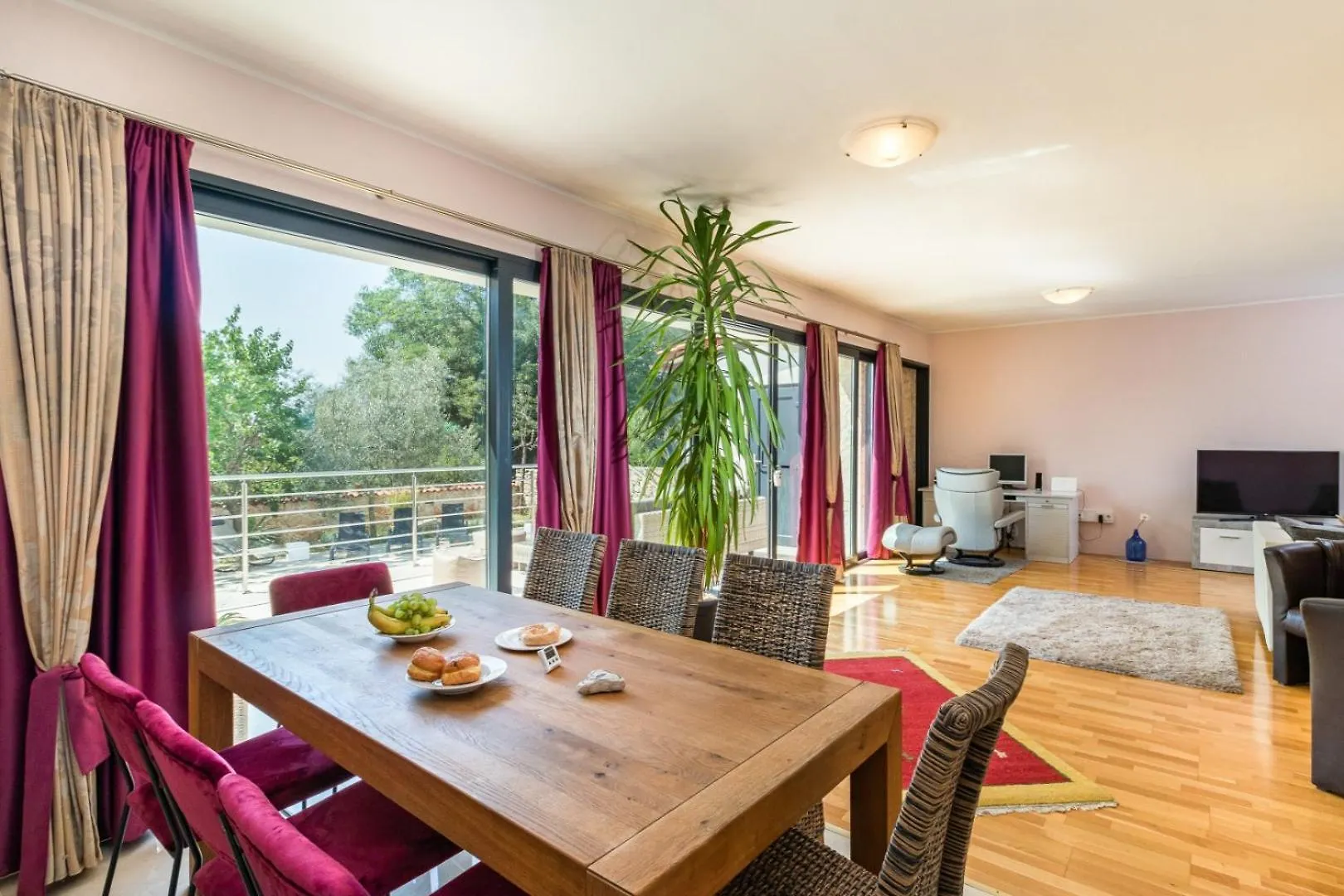 Villa Lelaina Near Pula With Private Pool And 3 Km From The Beach Segotici