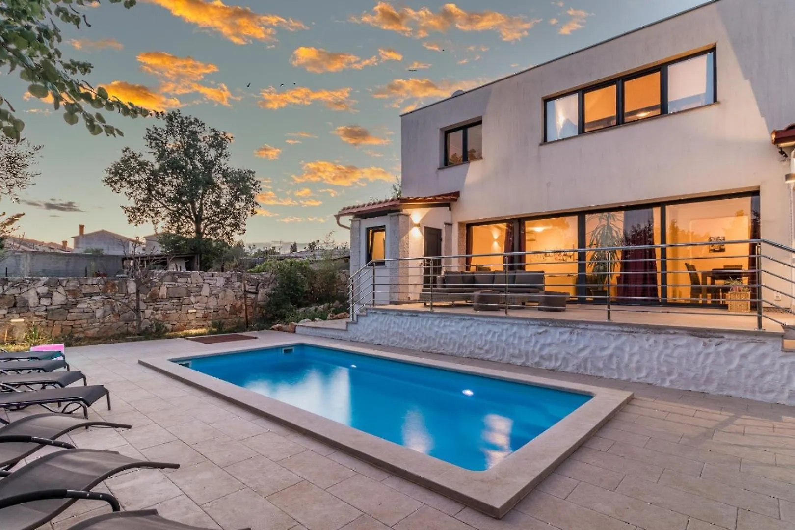Villa Lelaina Near Pula With Private Pool And 3 Km From The Beach Segotici