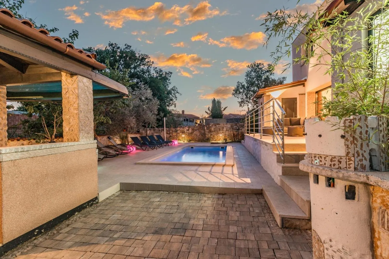 Villa Lelaina Near Pula With Private Pool And 3 Km From The Beach Segotici